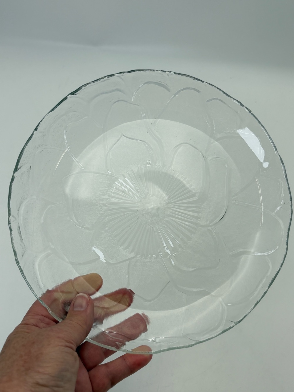 Vintage Anchor Hocking Magnolia Pattern Clear Pressed Glass Plate - 9”